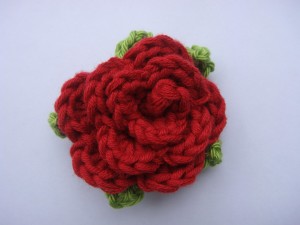 crochet rose brooch in red